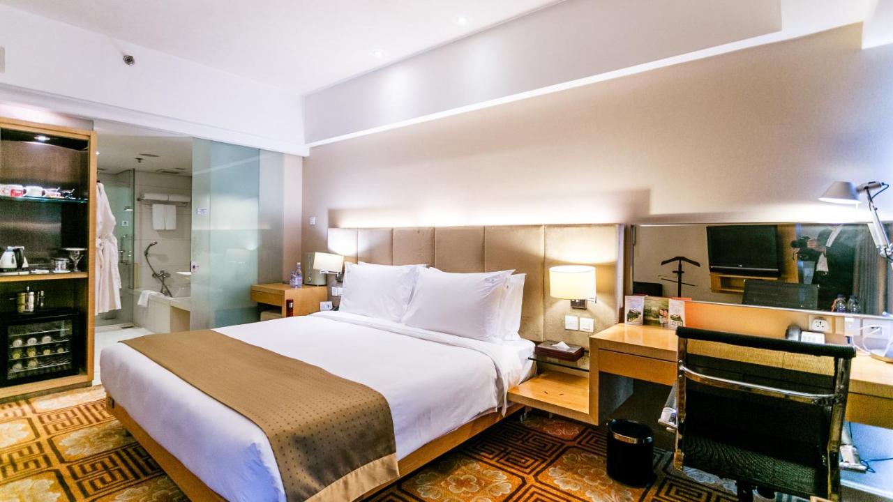 Holiday Inn Binhai Тиендзин Стая снимка