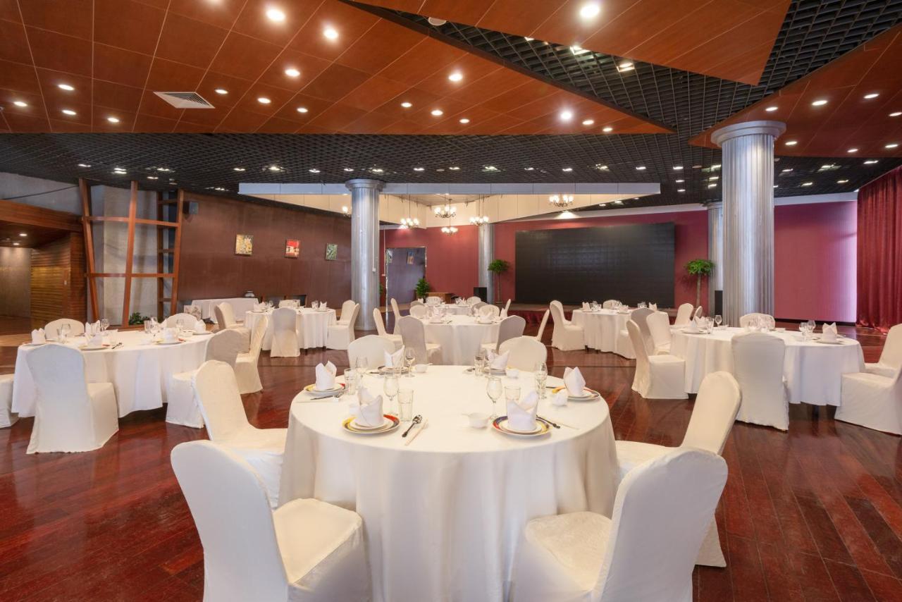 Holiday Inn Binhai Тиендзин Екстериор снимка