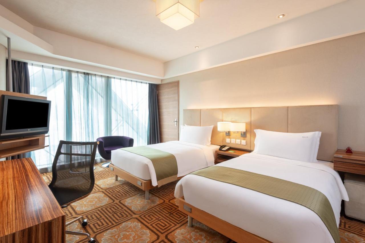Holiday Inn Binhai Тиендзин Стая снимка
